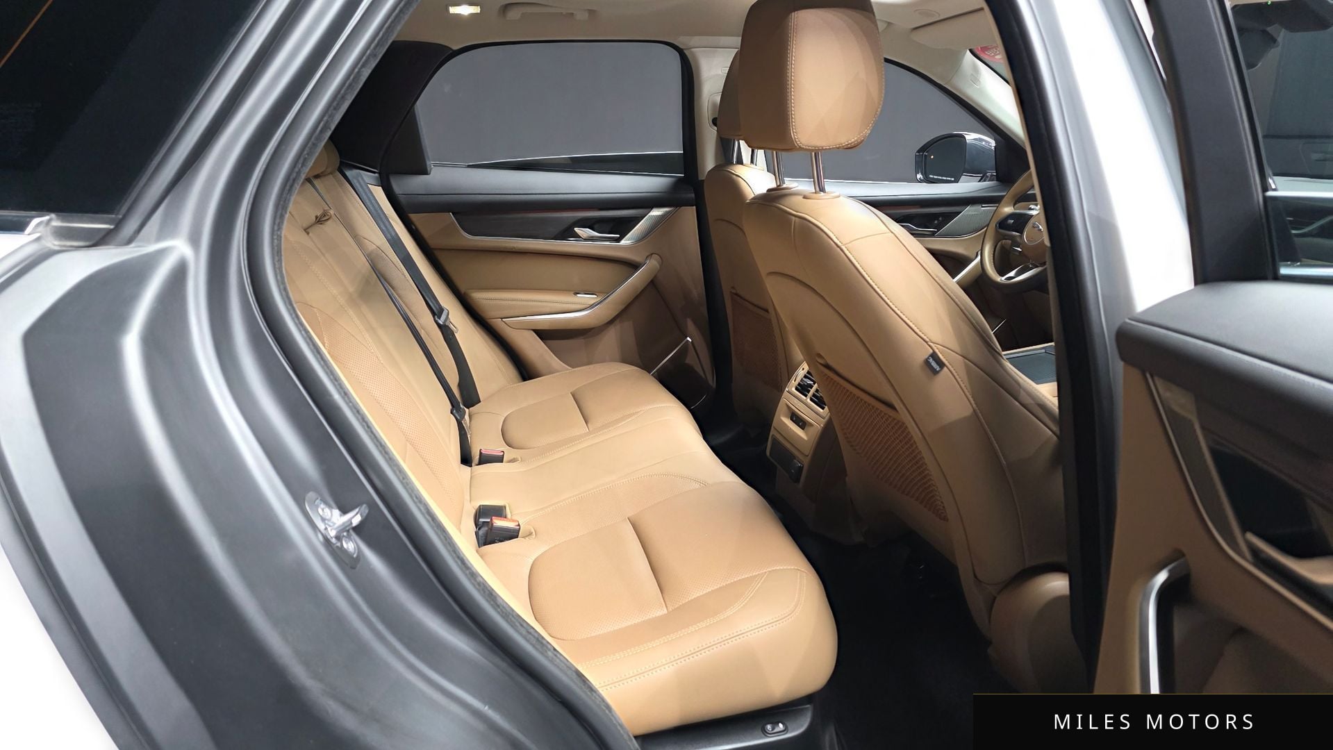Jaguar F-PACE 2023 — миниатюра 12