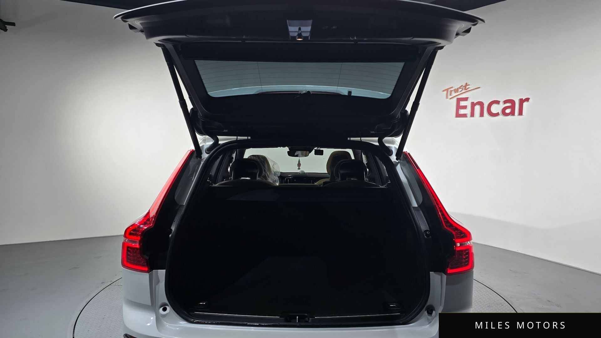 Volvo XC60 2018 — миниатюра 20