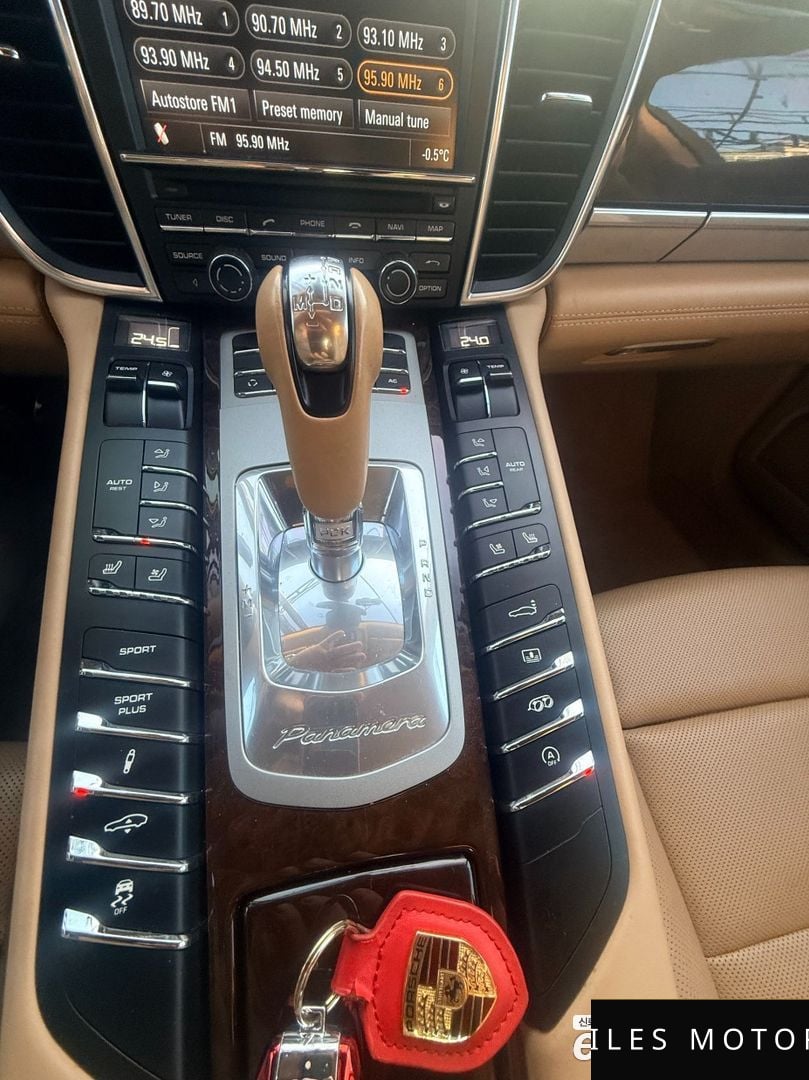Porsche Panamera 2010 — миниатюра 9