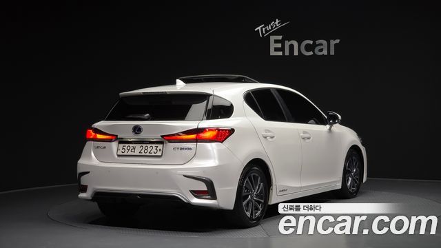 Лексус CT200h 2018 — миниатюра 2