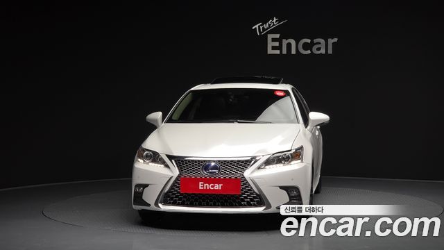 Лексус CT200h 2018 — миниатюра 3