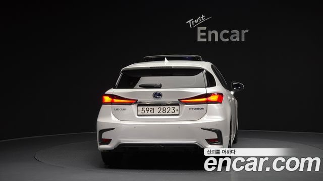 Лексус CT200h 2018 — миниатюра 4