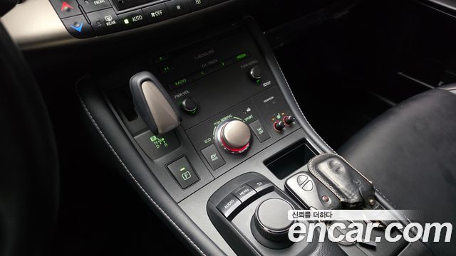 Лексус CT200h 2018 — миниатюра 9