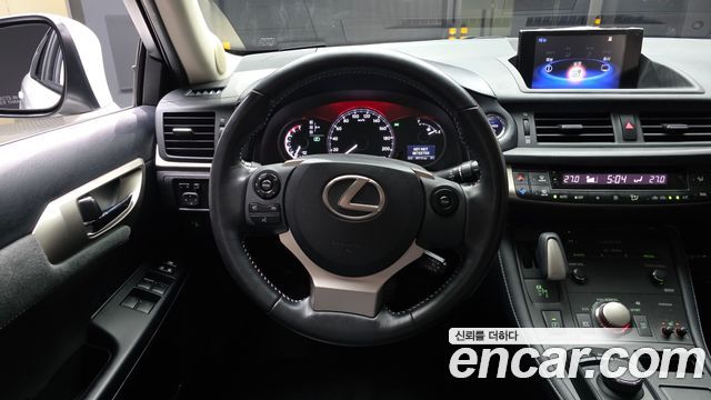 Лексус CT200h 2018 — миниатюра 17