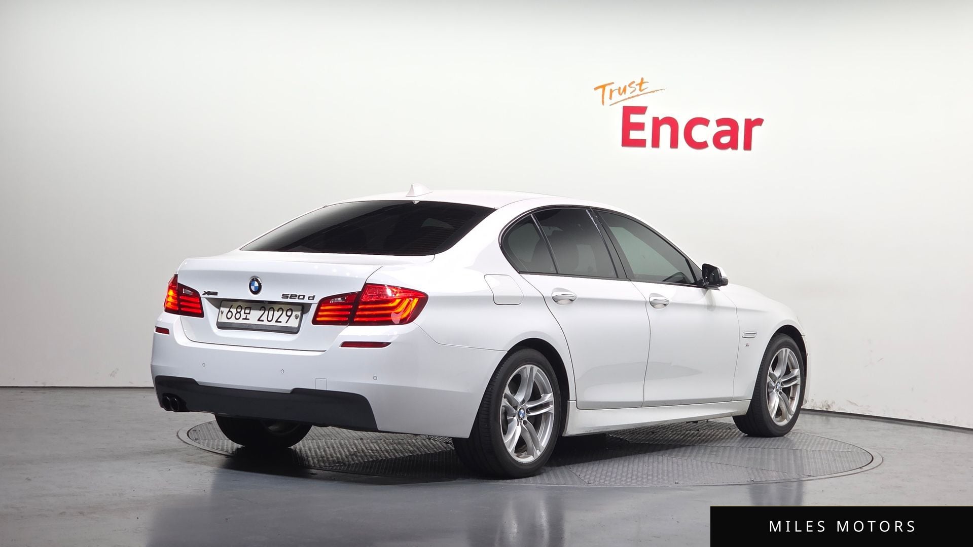 BMW 5 Series (F10) 2016 — миниатюра 2