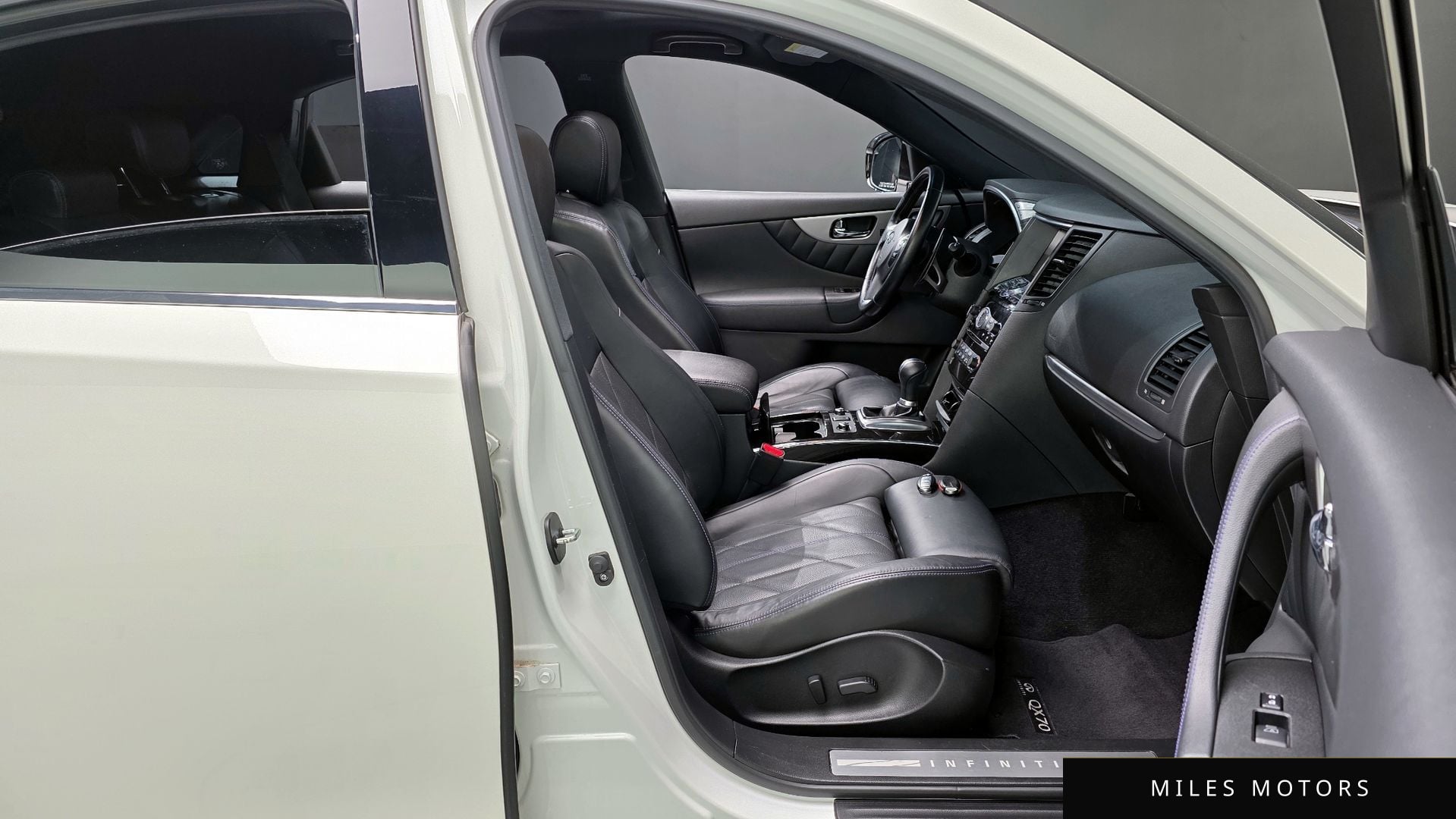 Infiniti QX70 2017 — миниатюра 10