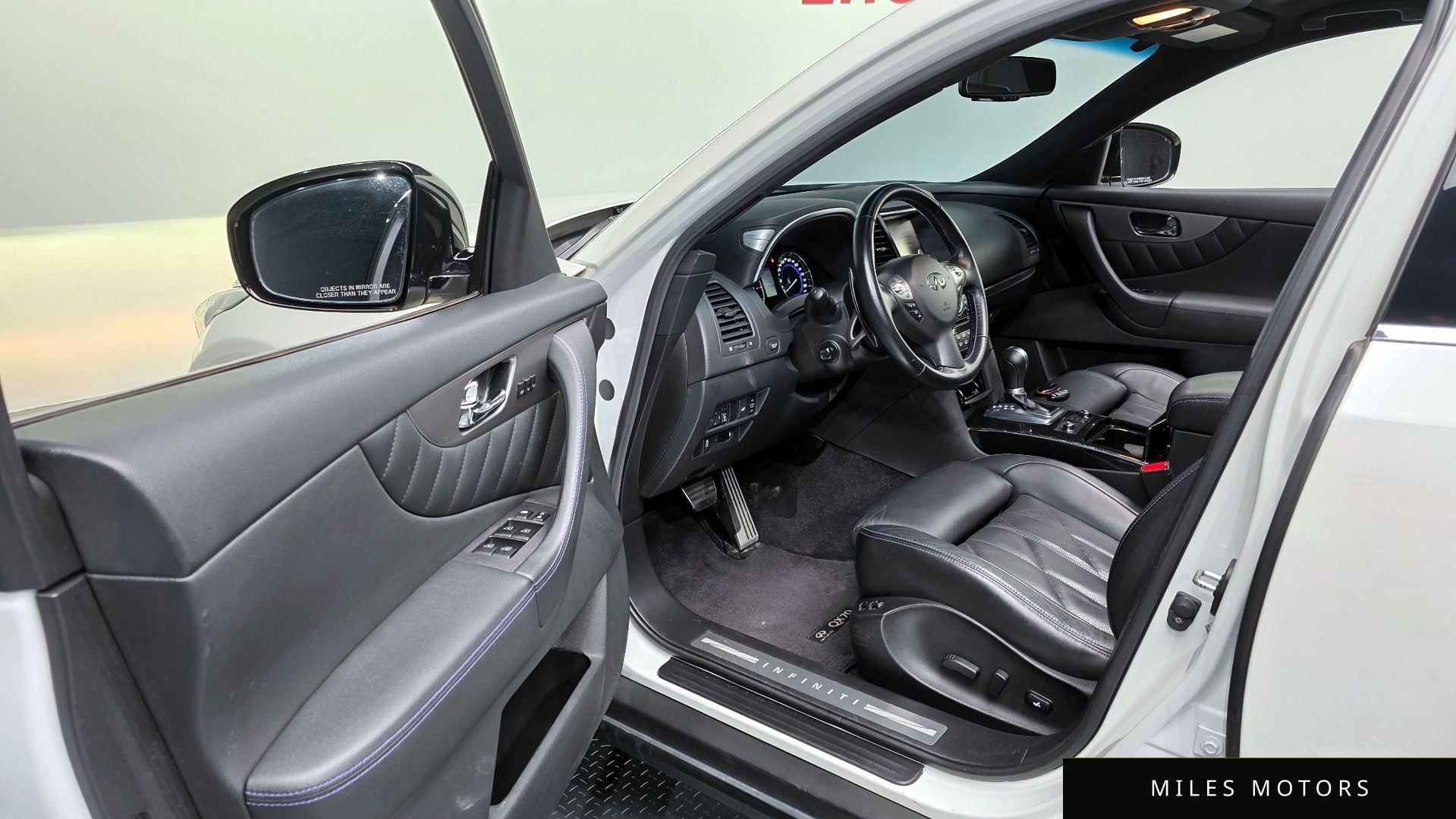Infiniti QX70 2017 — миниатюра 11