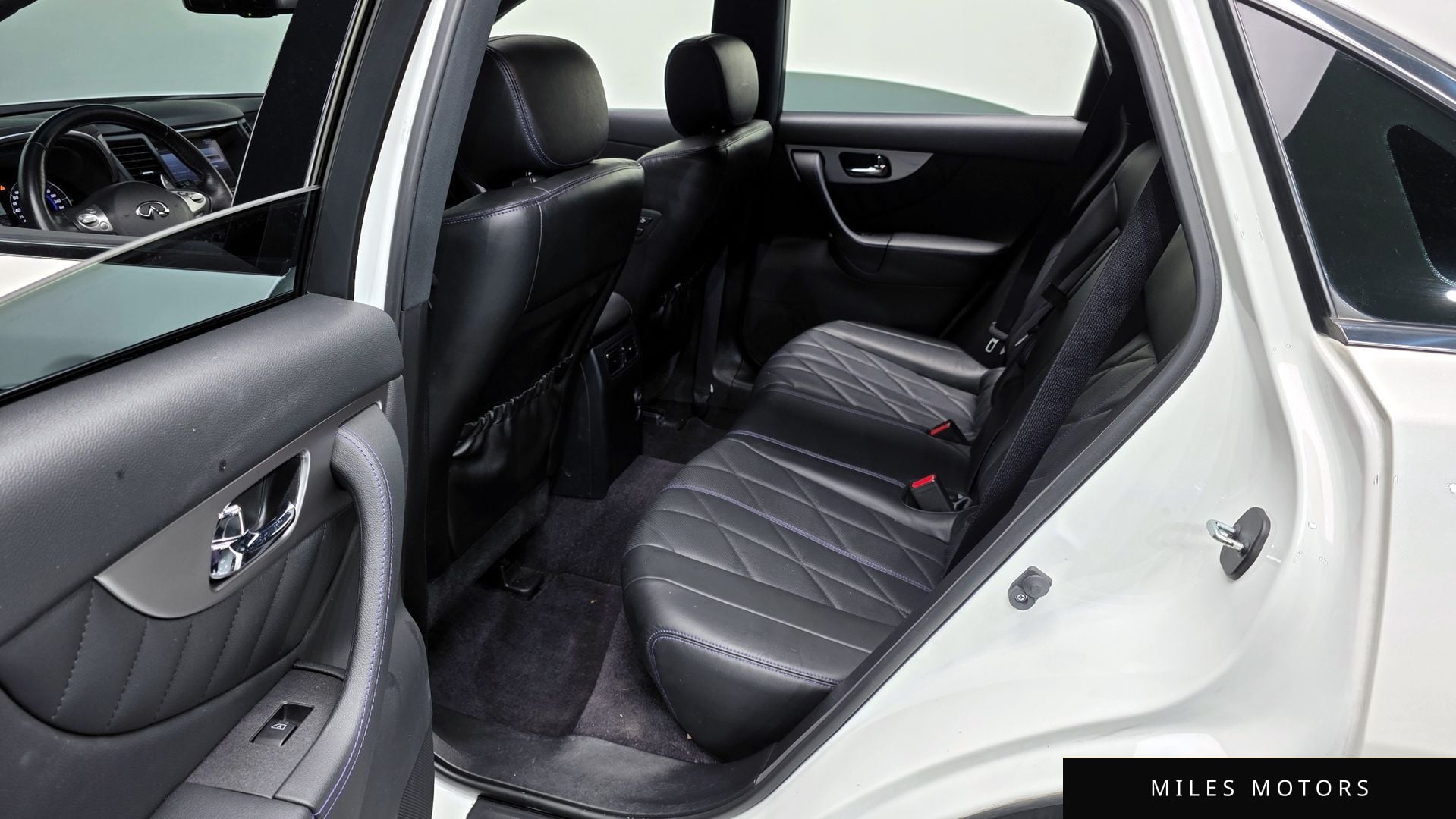 Infiniti QX70 2017 — миниатюра 12