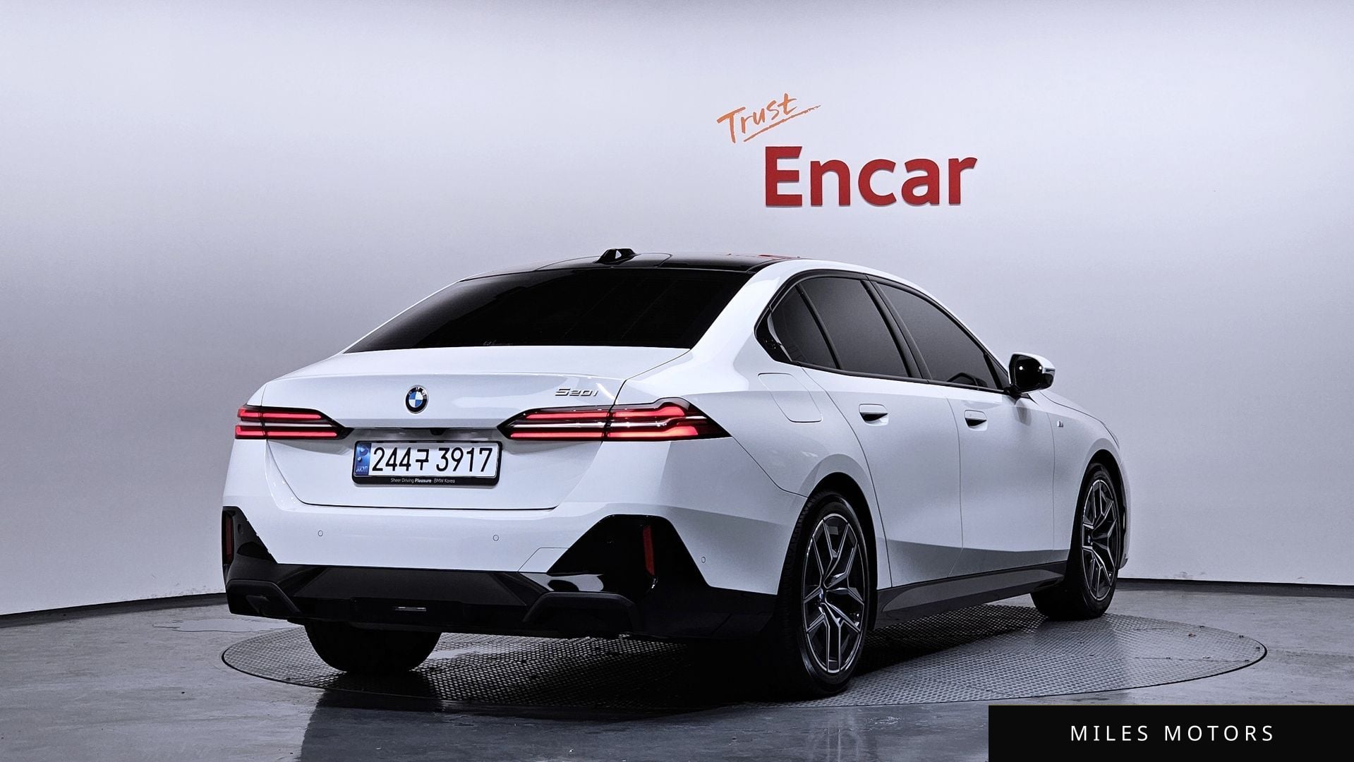 BMW 5 Series (G60) 2025 — миниатюра 2