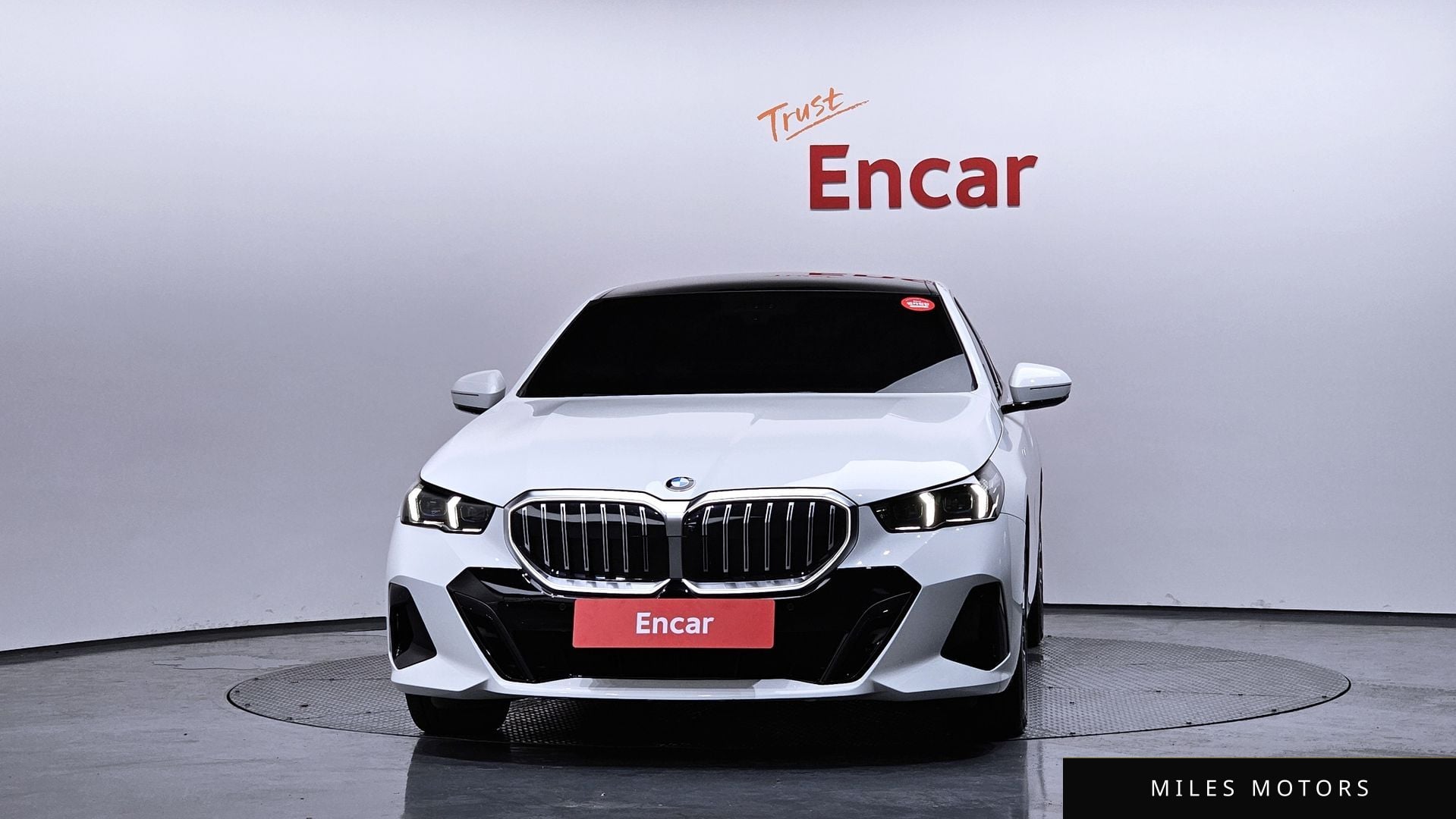 BMW 5 Series (G60) 2025 — миниатюра 3