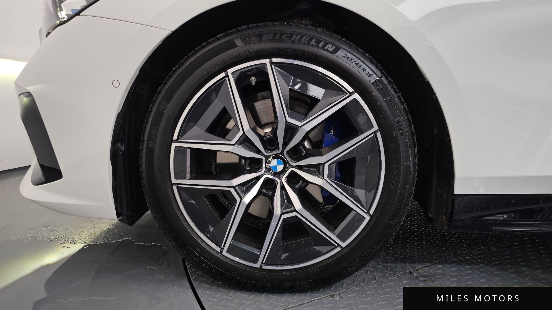 BMW 5 Series (G60) 2025 — миниатюра 5