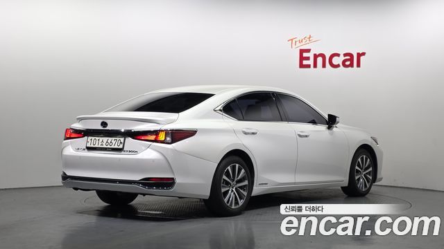 Лексус ES300h 2019 — миниатюра 2