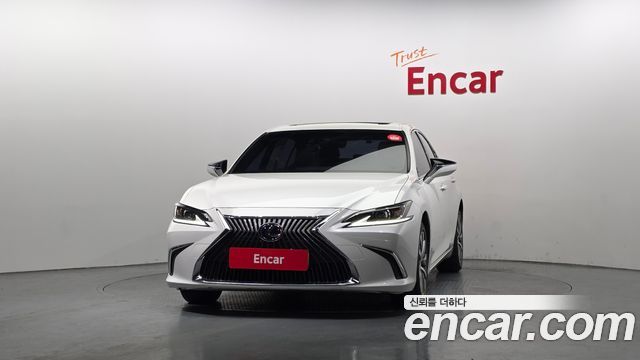 Лексус ES300h 2019 — миниатюра 3
