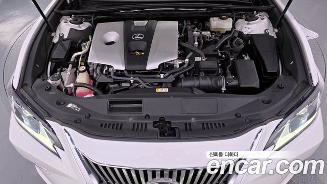 Лексус ES300h 2019 — миниатюра 6