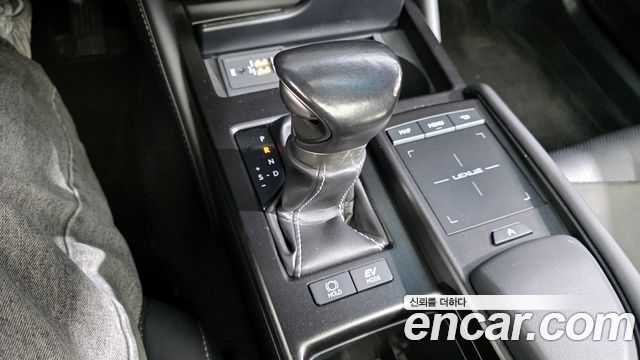 Лексус ES300h 2019 — миниатюра 9