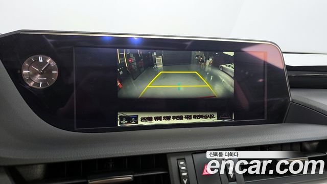 Лексус ES300h 2019 — миниатюра 17
