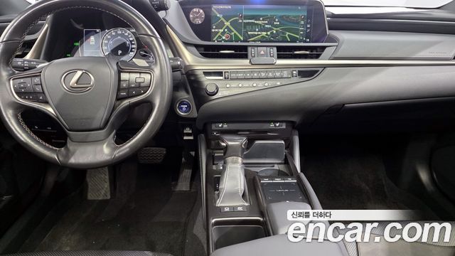 Лексус ES300h 2019 — миниатюра 19