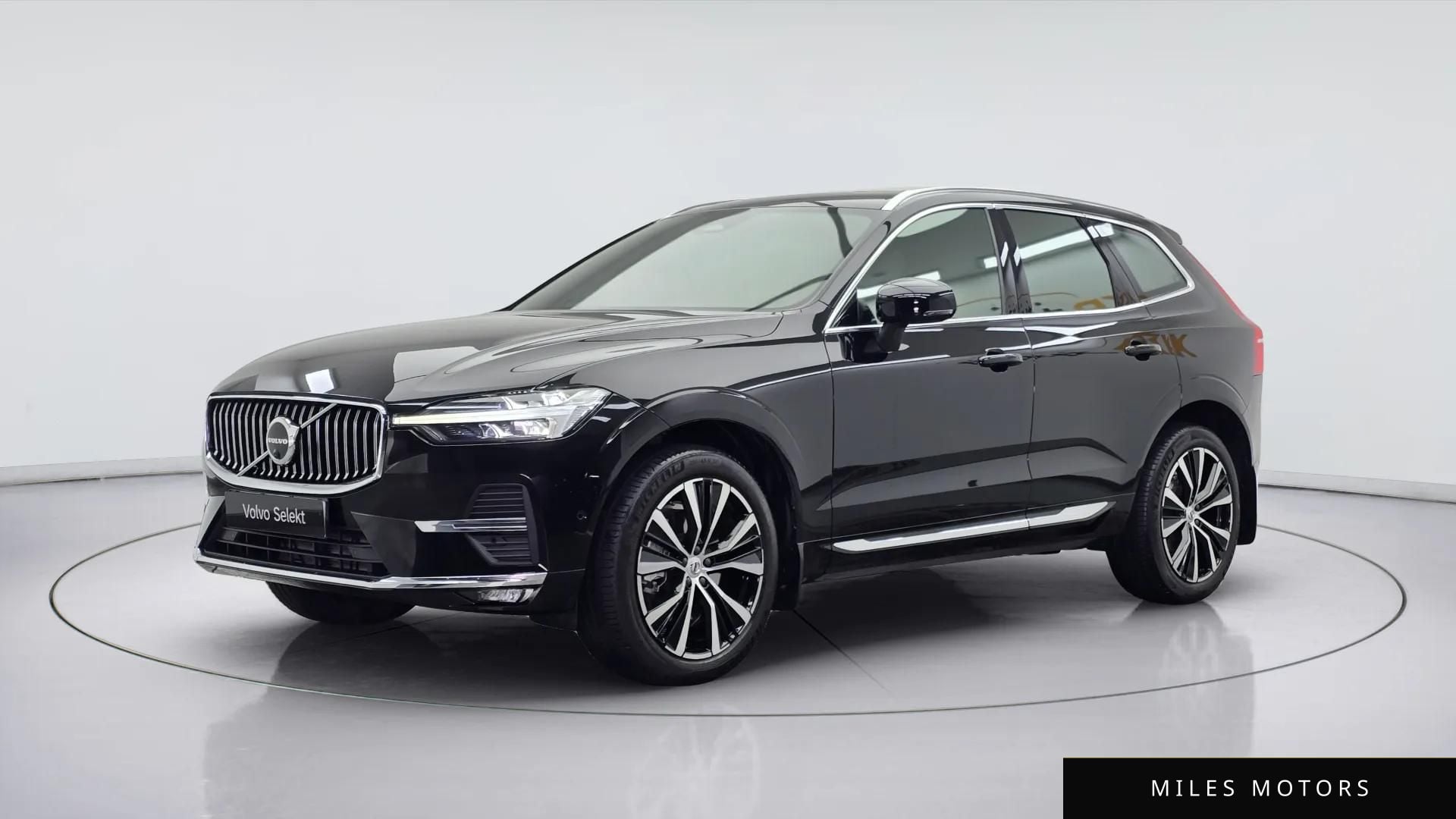 Volvo XC60 2023 — фото 1 из 12
