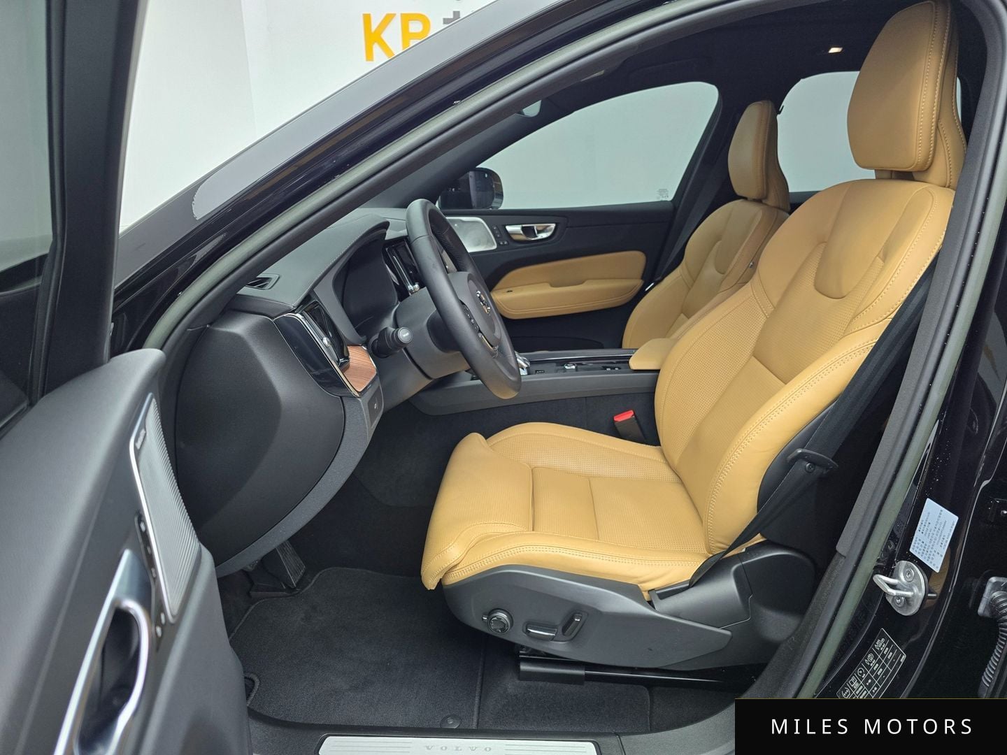 Volvo XC60 2023 — миниатюра 6