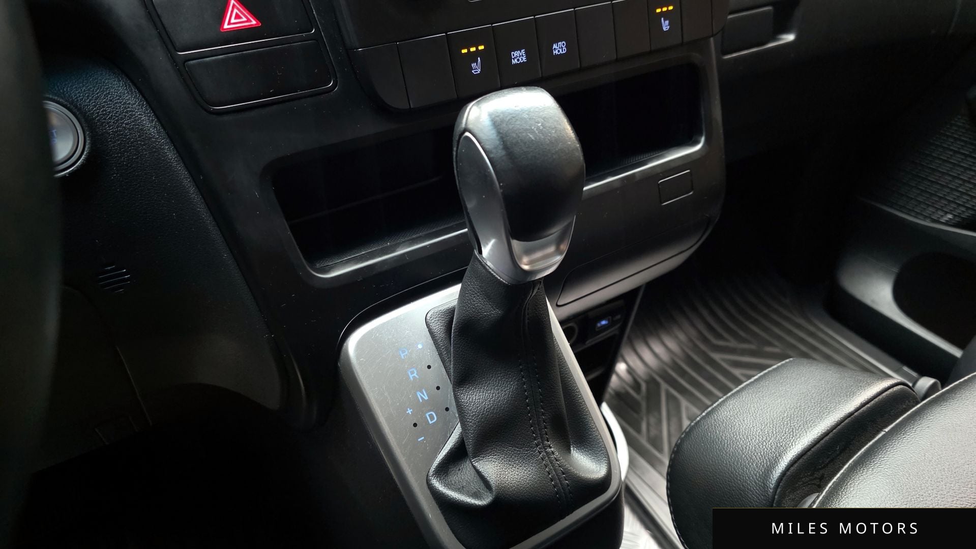 Hyundai Staria 2022 — миниатюра 9