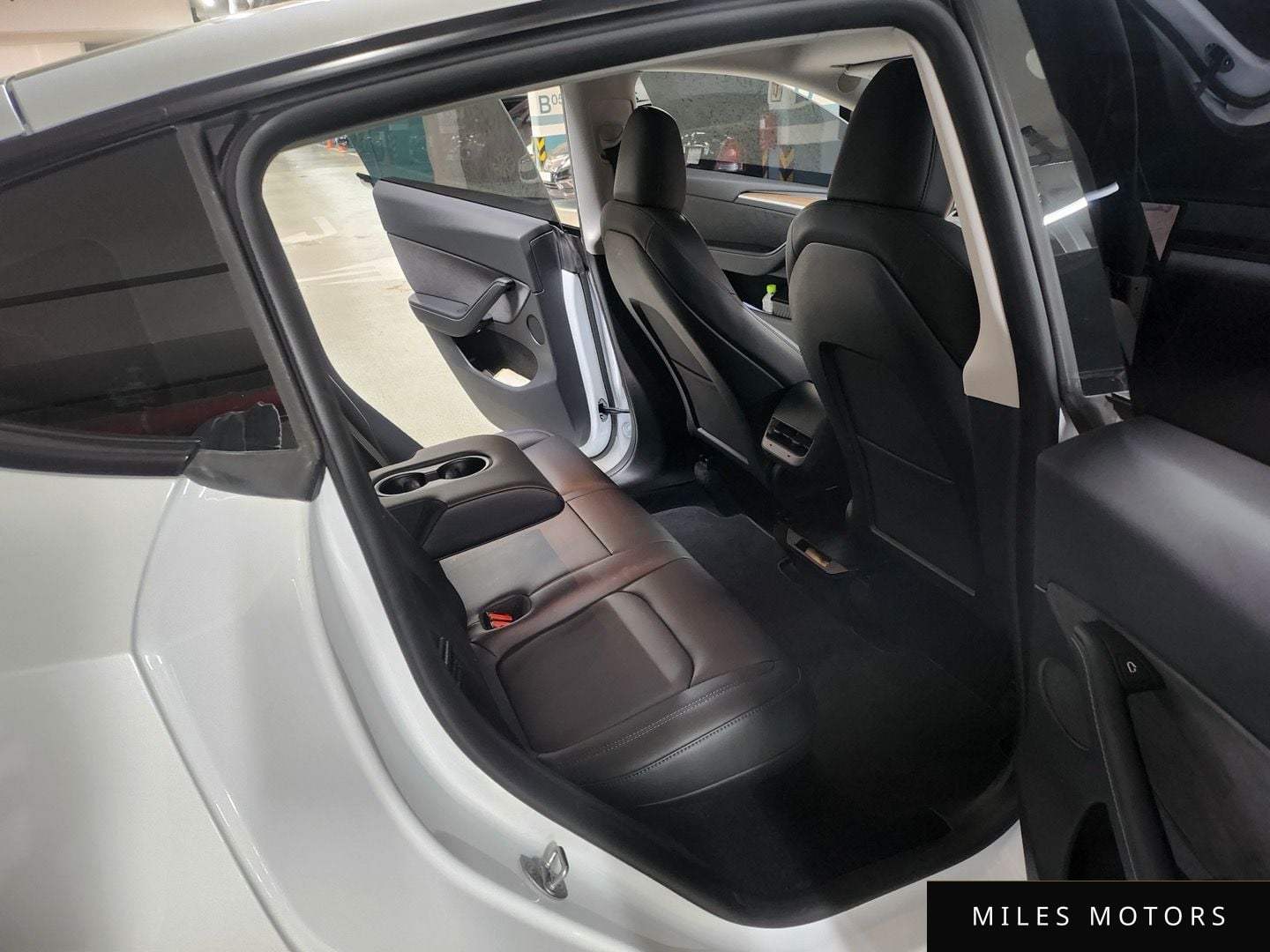 Tesla Model Y 2024 — миниатюра 6