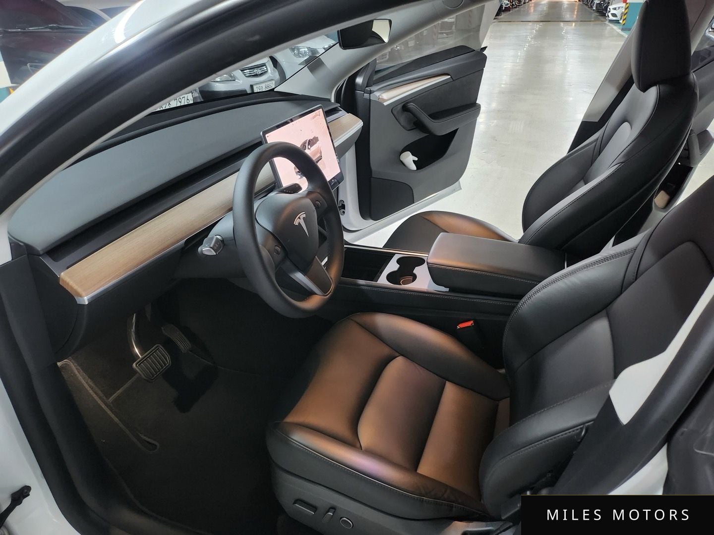 Tesla Model Y 2024 — миниатюра 8