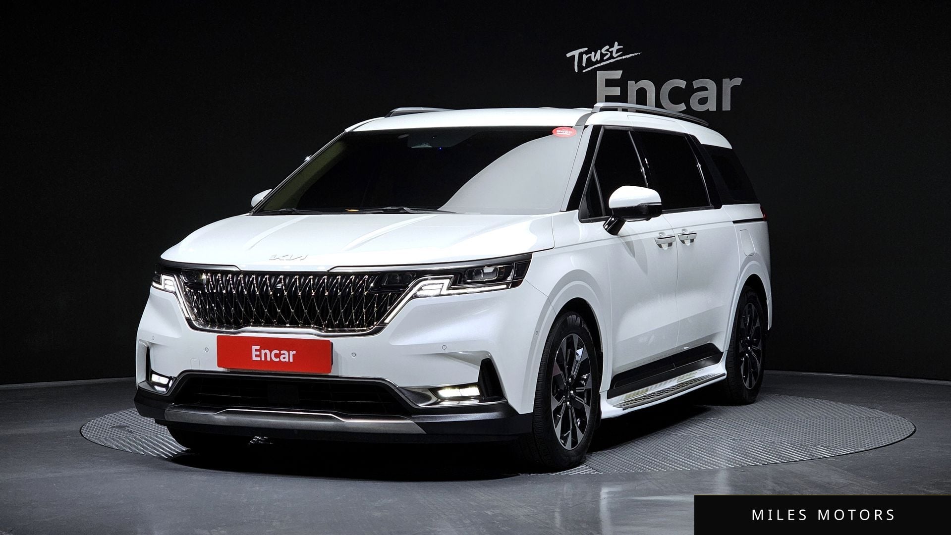 Kia Carnival 2023 — фото 1 из 12