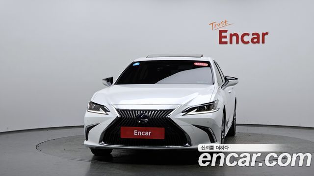 Лексус ES300h 2019 — миниатюра 2