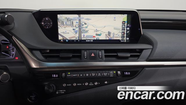 Лексус ES300h 2019 — миниатюра 14