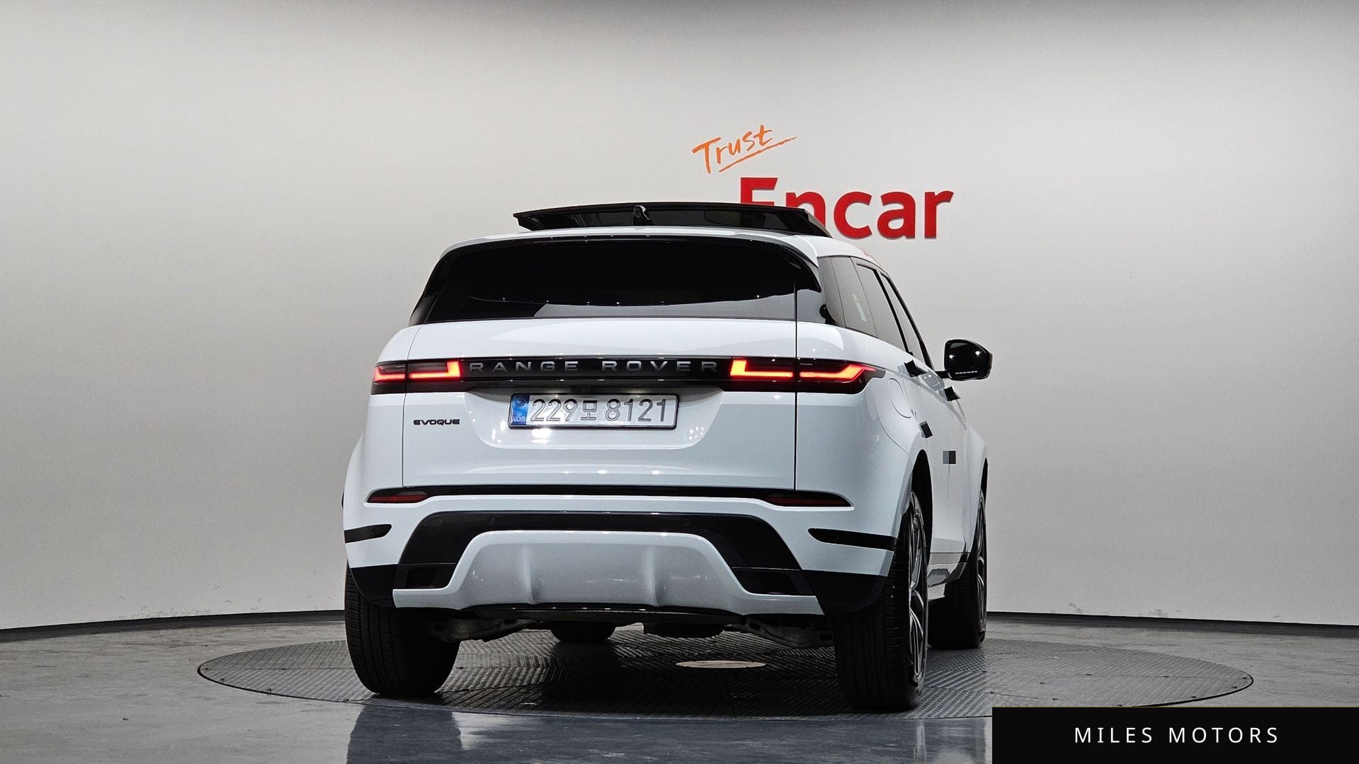 Land Rover 레인지로버 이보크 2026 — миниатюра 3