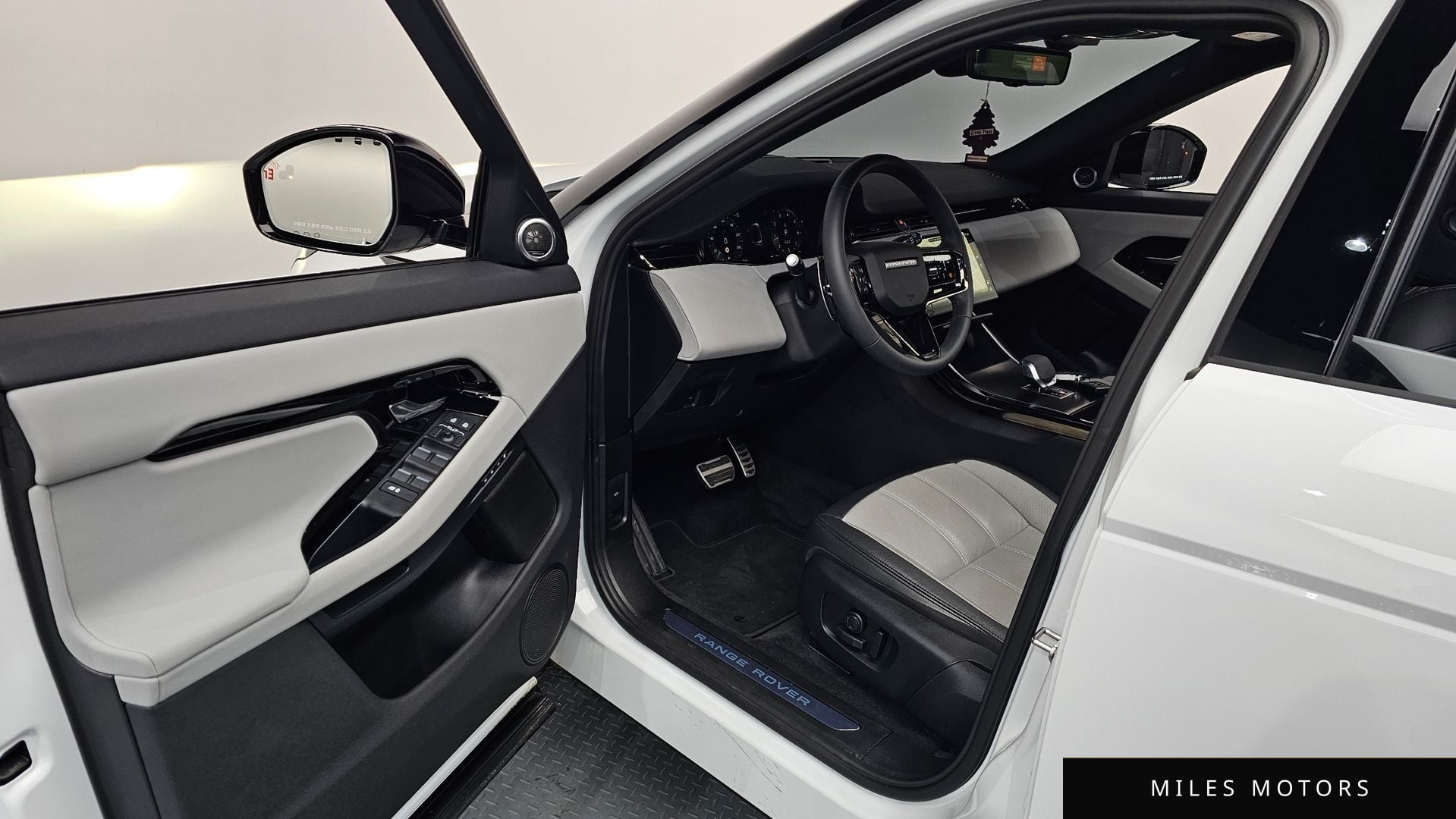 Land Rover 레인지로버 이보크 2026 — миниатюра 9