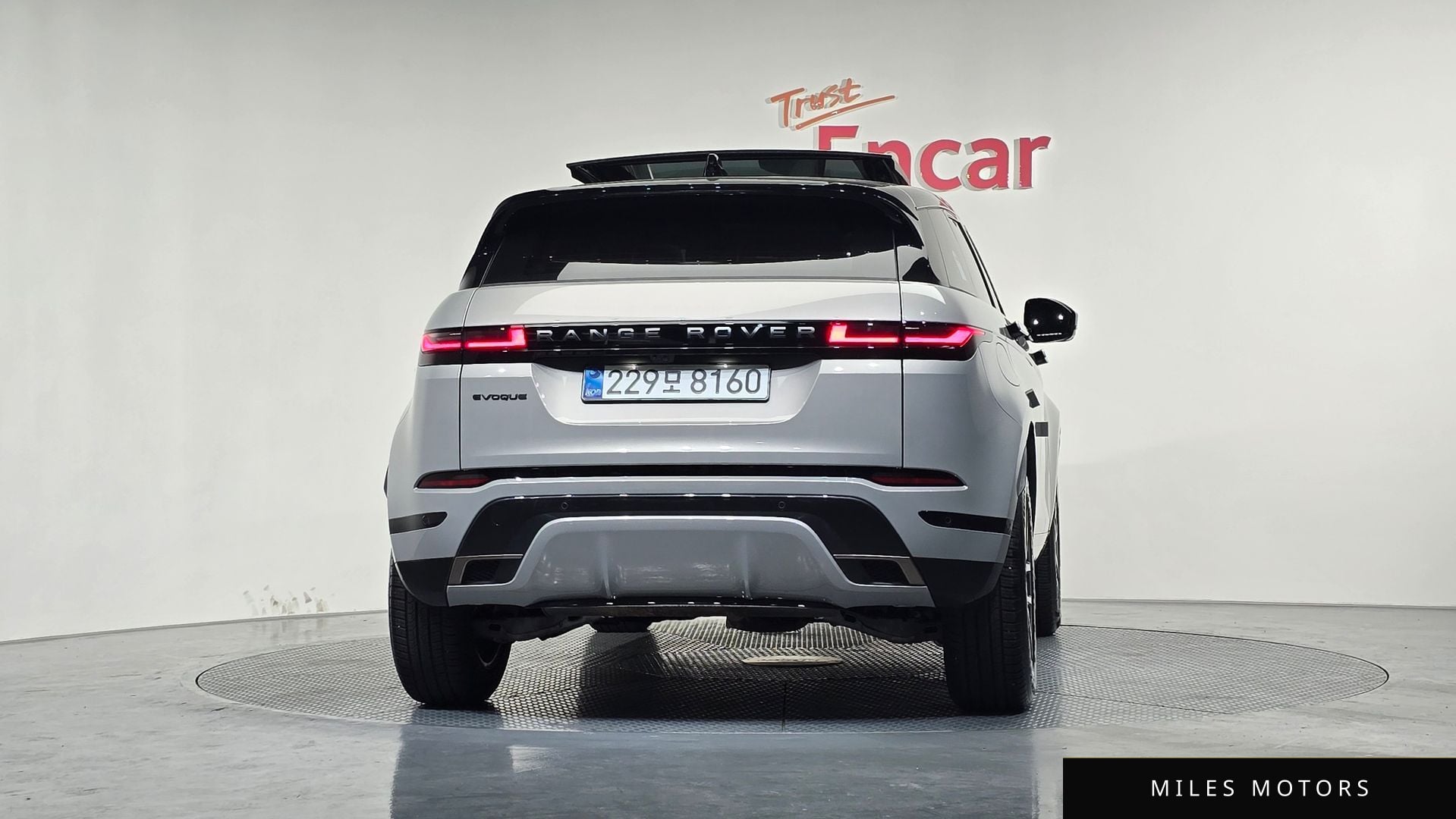 Land Rover 레인지로버 이보크 2025 — миниатюра 3