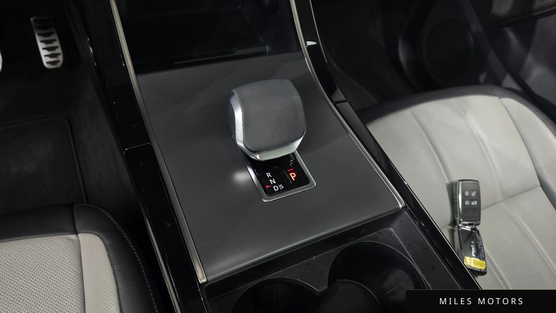 Land Rover 레인지로버 이보크 2025 — миниатюра 8