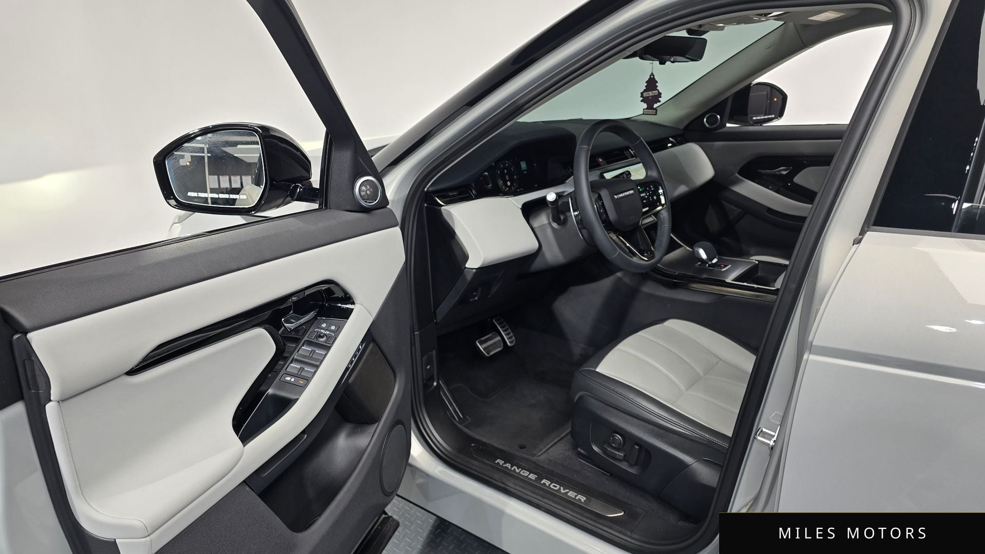 Land Rover 레인지로버 이보크 2025 — миниатюра 9