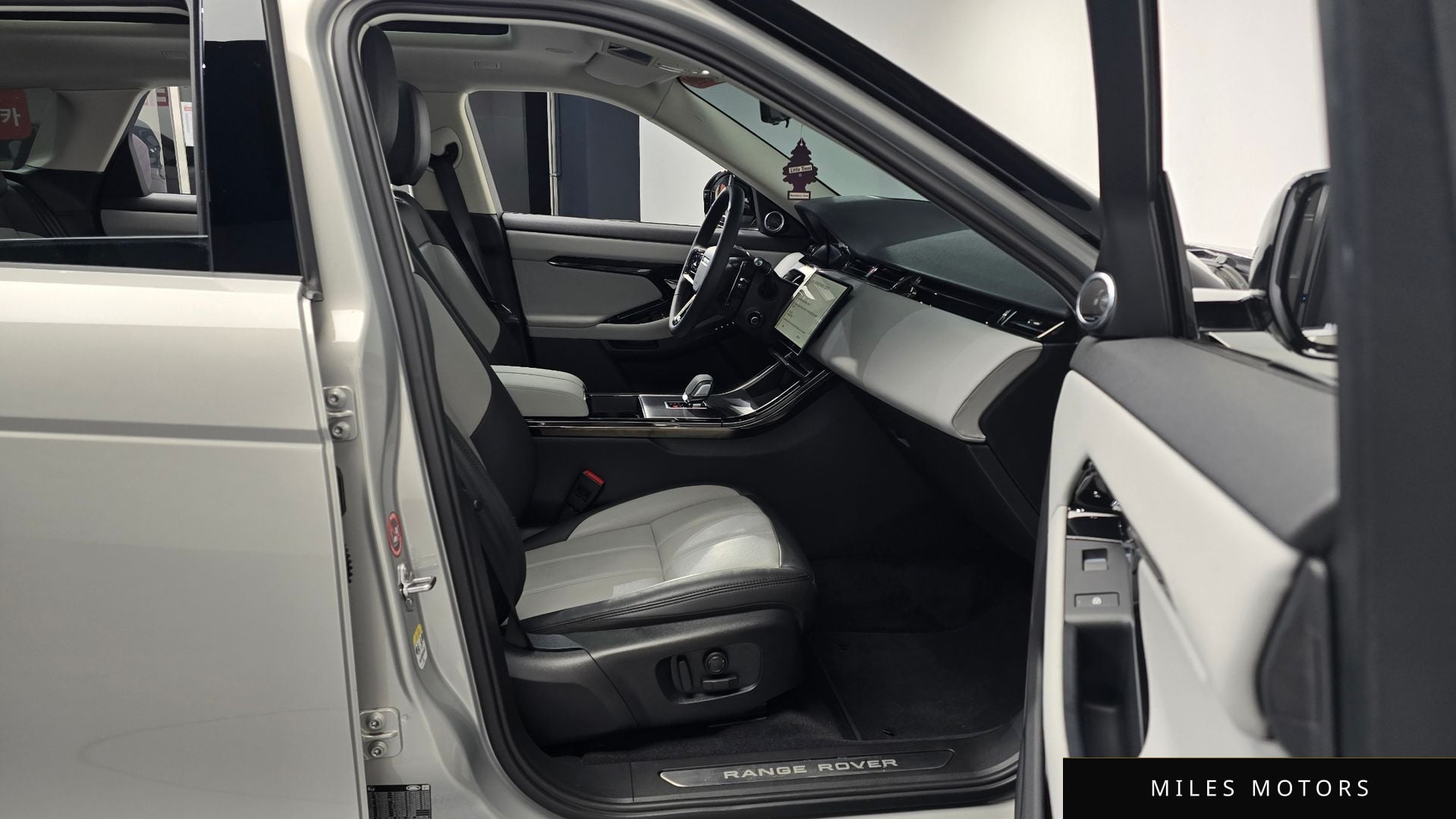 Land Rover 레인지로버 이보크 2025 — миниатюра 11