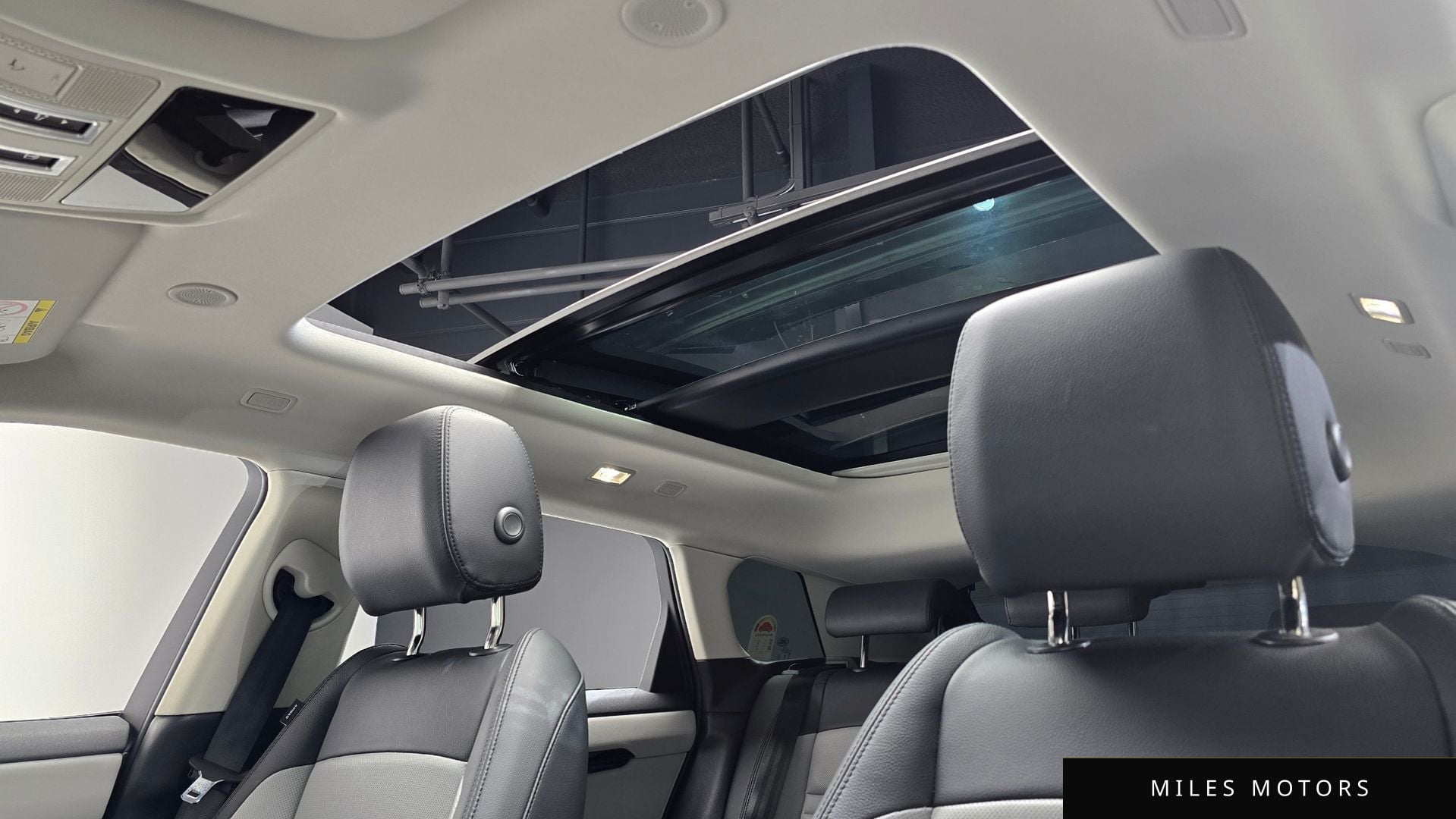 Land Rover 레인지로버 이보크 2025 — миниатюра 19
