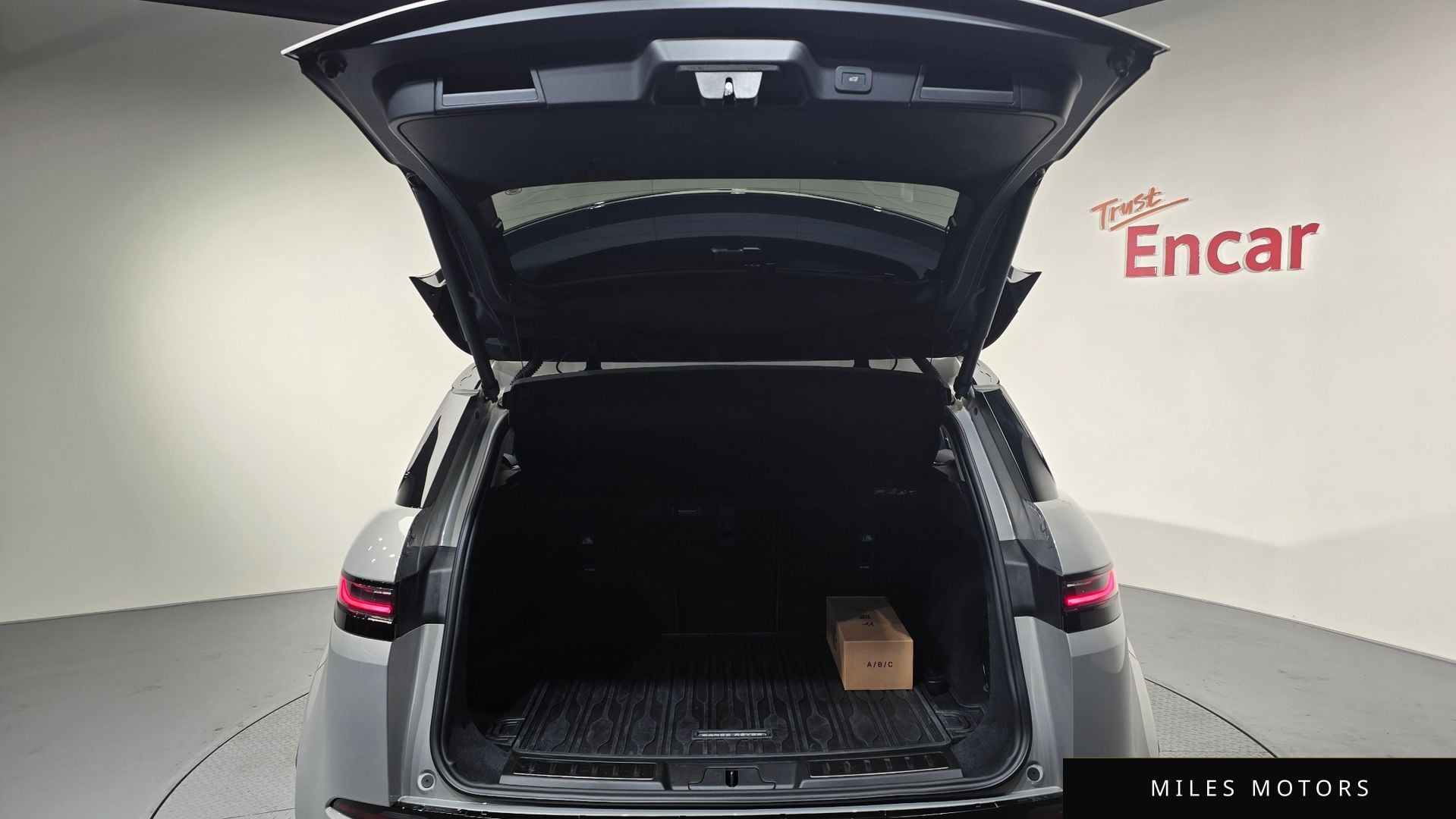 Land Rover 레인지로버 이보크 2025 — миниатюра 20