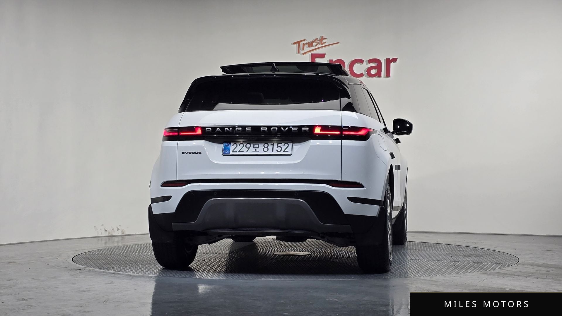 Land Rover 레인지로버 이보크 2026 — миниатюра 3