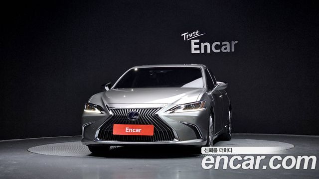 Лексус ES300h 2019 — миниатюра 3