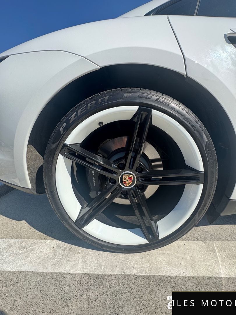 Porsche Taycan 2022 — миниатюра 6