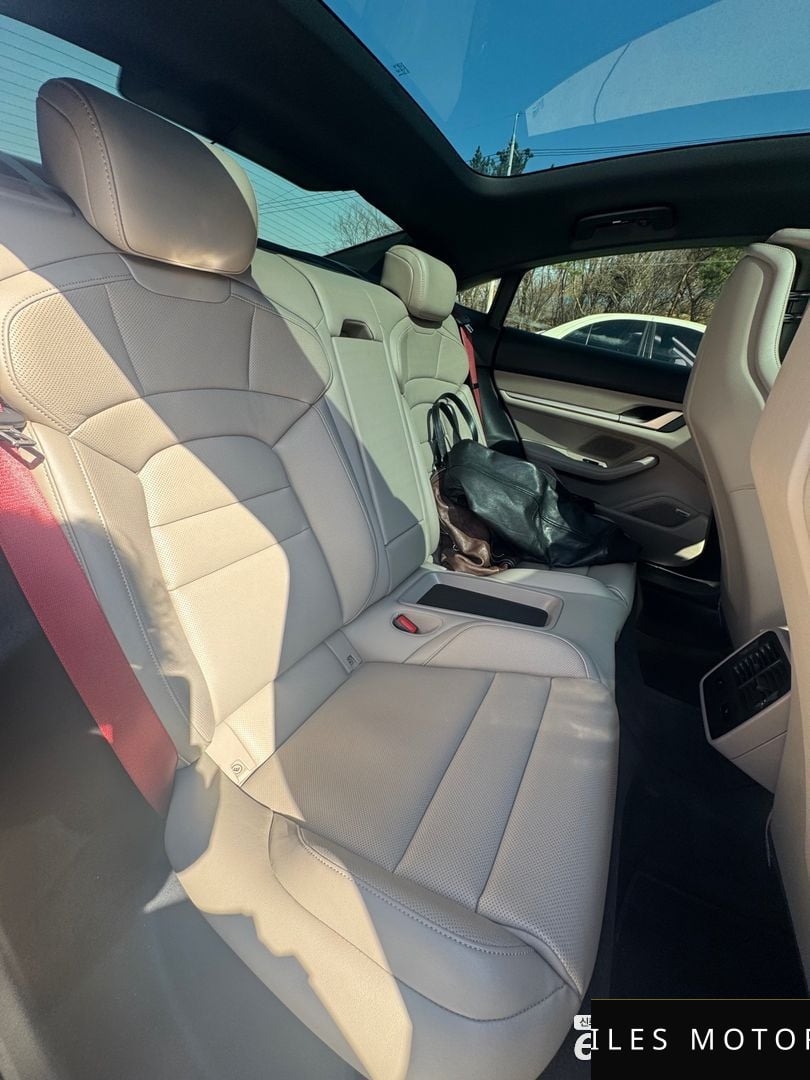 Porsche Taycan 2022 — миниатюра 7