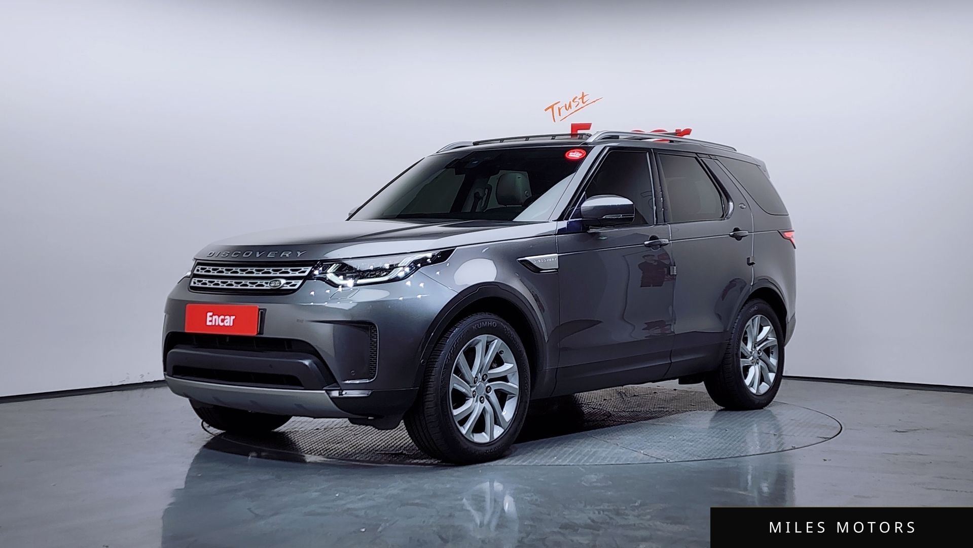 Land Rover Discovery 2019 — фото 1 из 12