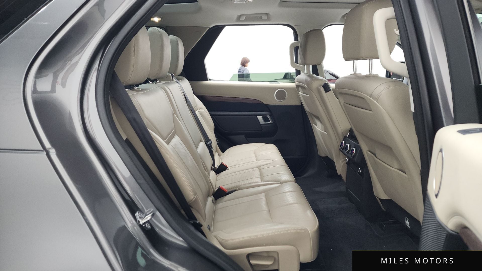 Land Rover Discovery 2019 — миниатюра 12