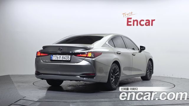 Лексус ES300h 2019 — миниатюра 2