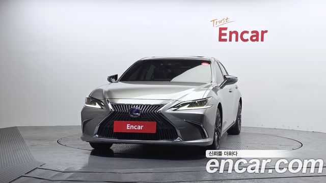Лексус ES300h 2019 — миниатюра 3