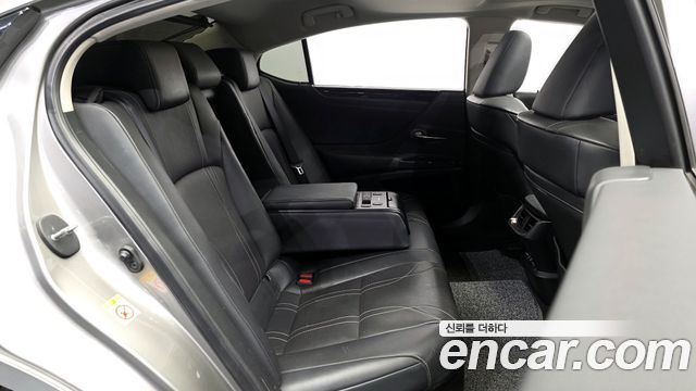 Лексус ES300h 2019 — миниатюра 12