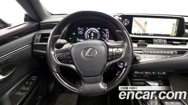 Лексус ES300h 2019 — миниатюра 13