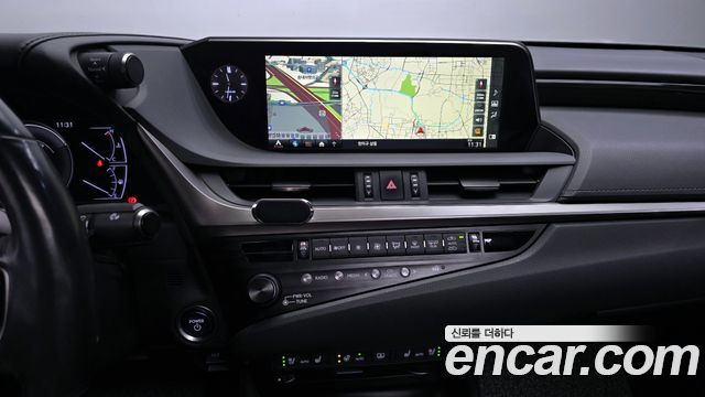 Лексус ES300h 2019 — миниатюра 14