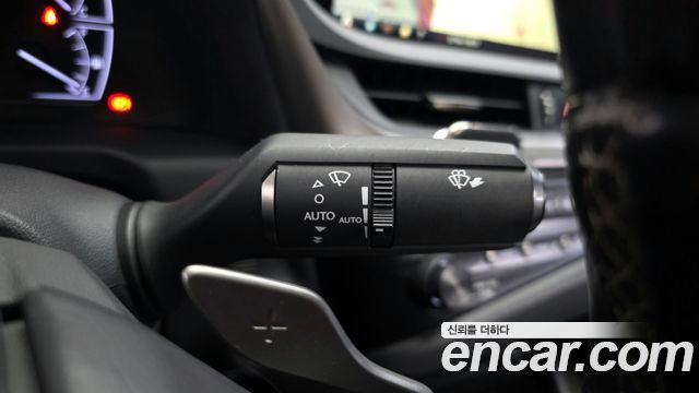 Лексус ES300h 2019 — миниатюра 17