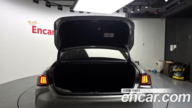 Лексус ES300h 2019 — миниатюра 20